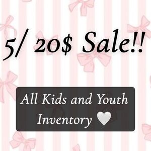 FLASH SALE!! 🤍 5 items bundled at 20$ All Kids and Youth Inventory!!